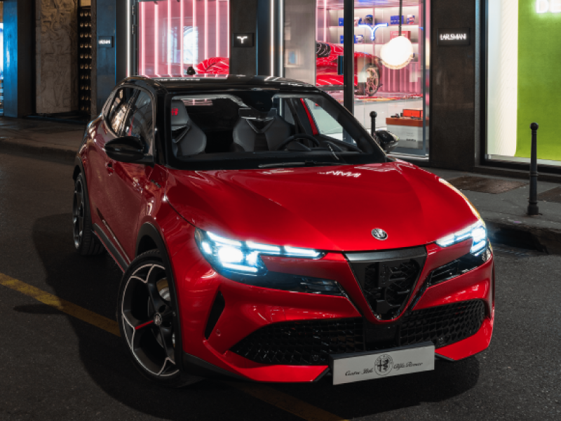 Alfa Romeo JUNIOR (ex-Milano) em exposição na Semana de Design de Milão 2024
