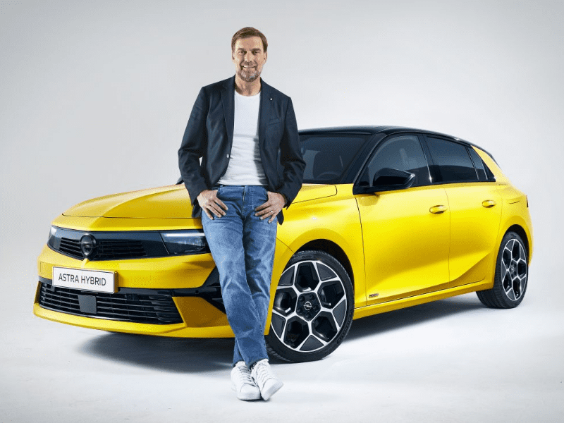 Jürgen Klopp, Embaixador da marca Opel, aponta à tripla